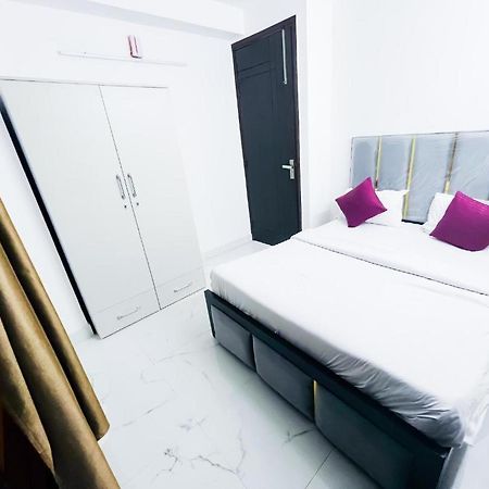 Hotel 24By7 New Delhi Exterior photo