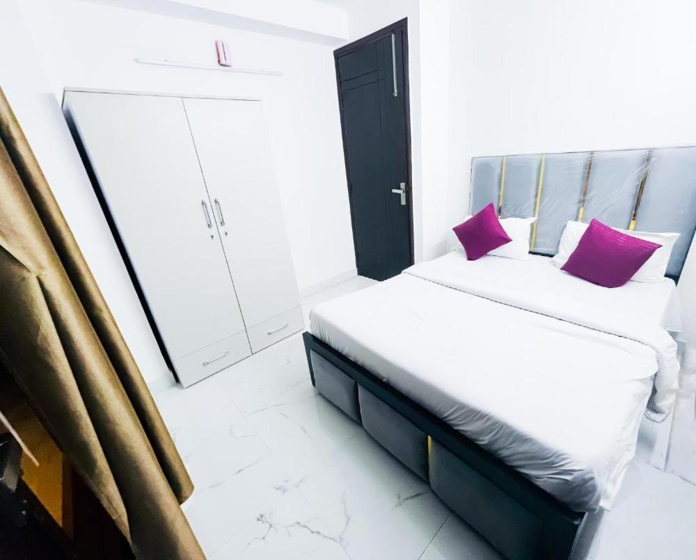 Hotel 24By7 New Delhi Exterior photo